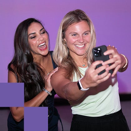 A student takes a selfie with a Homecoming speaker.