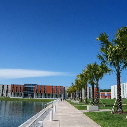 Students on Palmer's Florida Campus enjoy many outdoor study spaces.